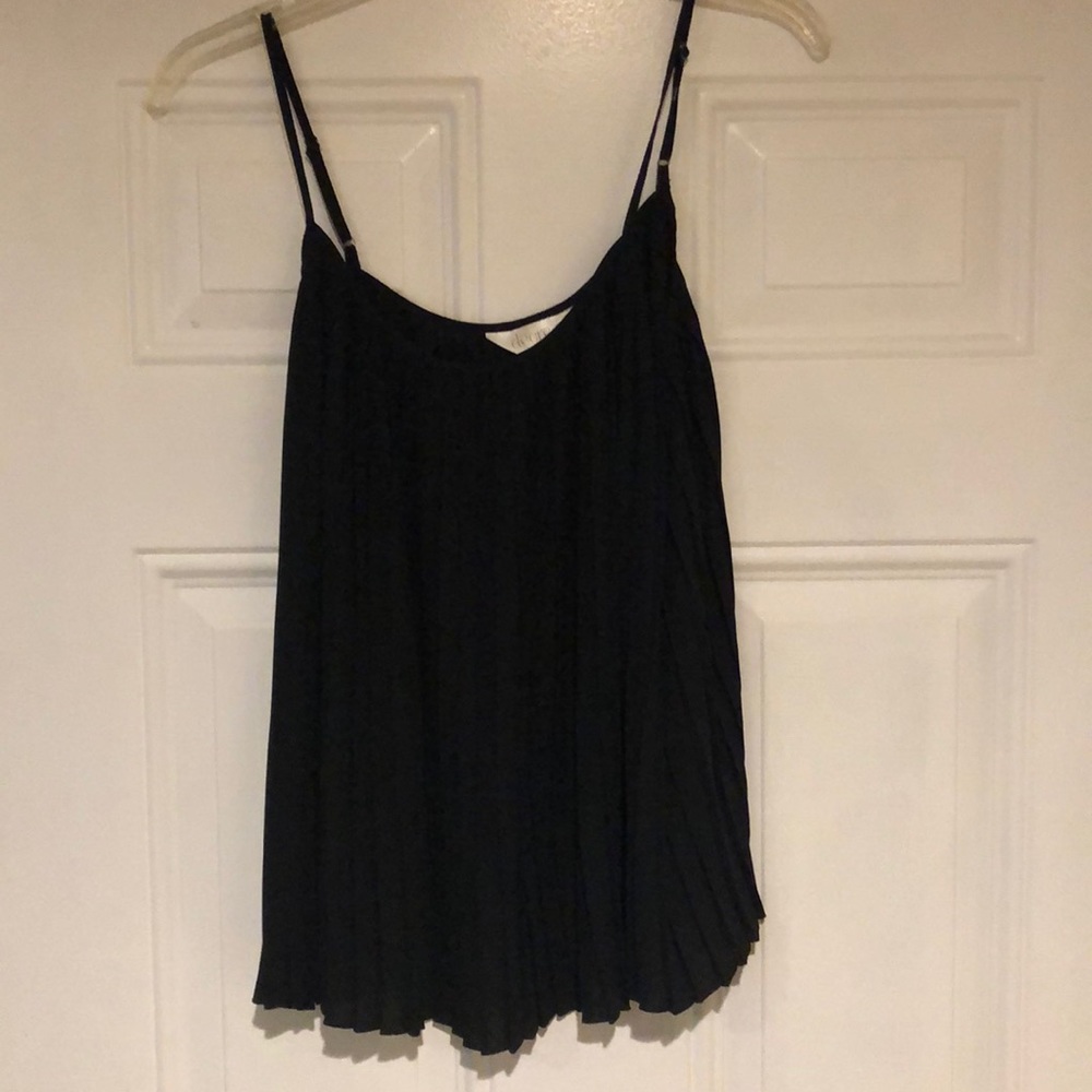 Woman’s black spaghetti strap top sz. L new w/o t